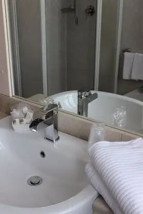 Design Tek Büyük Yataklı Oda, 1 Büyük (Queen) Boy Yatak, Balkon