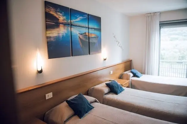 Dört Kişilik Oda, 1 Yatak Odası (4 single beds)