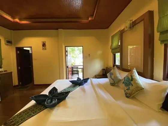 Deluxe Tek Büyük Yataklı Oda, 1 Yatak Odası, Bahçe Manzaralı, Bahçeli