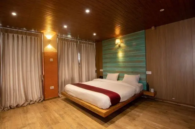 Deluxe Tek Büyük veya İki Ayrı Yataklı Oda, 1 Yatak Odası, Balkon, Bahçe Manzaralı