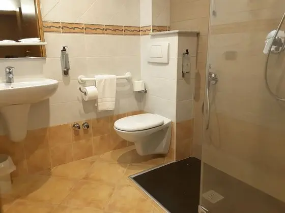 Büyük Yataklı Tek Kişilik Oda
