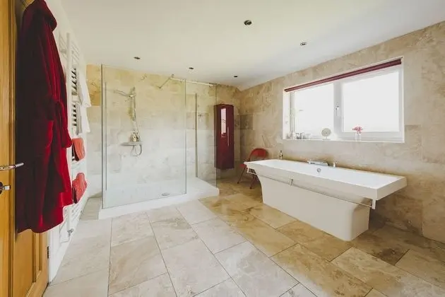 Luxury Dört Kişilik Oda, Birden Çok Yatak, Küvet, Bahçe Manzaralı