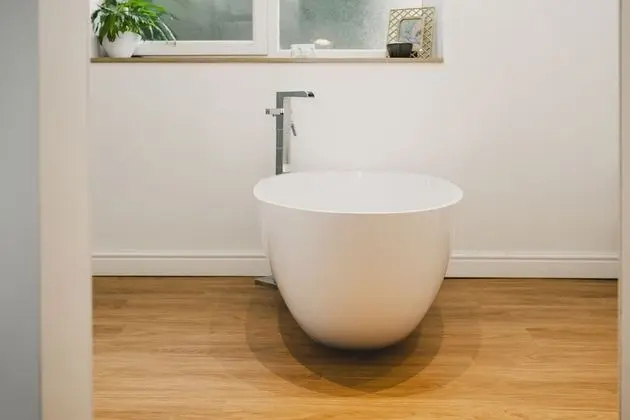 Luxury Tek Büyük Yataklı Oda, Küvet, Bahçe Manzaralı