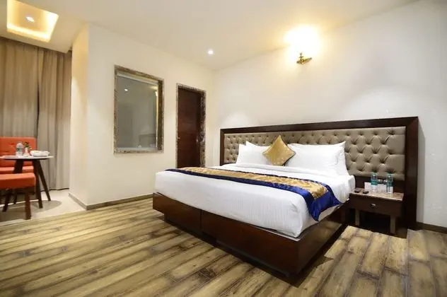 Deluxe Tek Büyük Yataklı Oda (Gold Room)