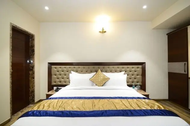 Deluxe Tek Büyük Yataklı Oda (Gold Room)
