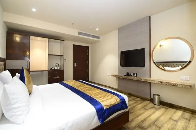 Deluxe Tek Büyük Yataklı Oda (Gold Room)