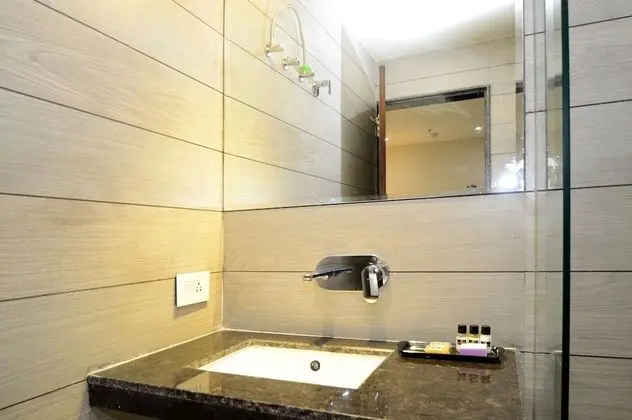 Deluxe Tek Büyük Yataklı Oda (Gold Room)
