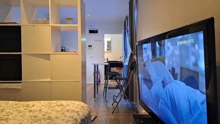 Business Cabin, 1 Bedroom, Lake View, Lakeside (Evika 3)