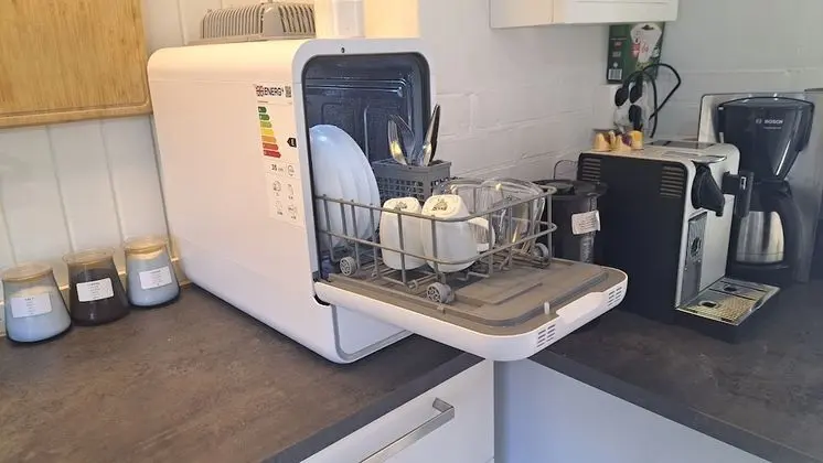 Family Cottage, 2 Double Beds, Lake View, Lakeside (Evika 4)