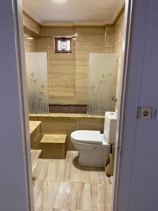 Aile apart taş küvetli banyo