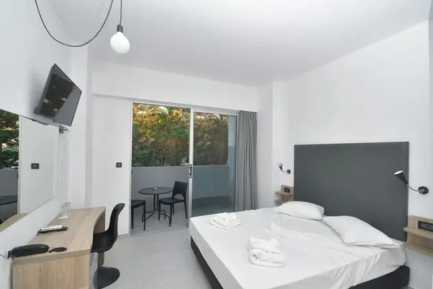 1 Çift Kişilik Veya 2 Tek Kişilik Yatak Pool View