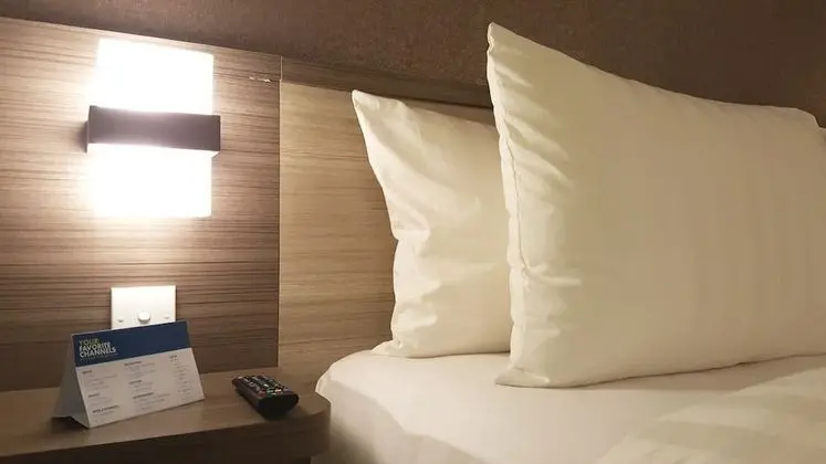 Superior Oda, 1 Büyük (Queen) Boy Yatak, Sigara İçilebilir, Havuz Manzaralı