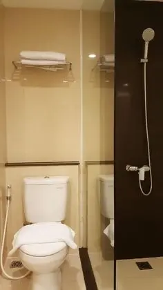 Superior Oda, 1 Büyük (Queen) Boy Yatak, Sigara İçilebilir, Havuz Manzaralı