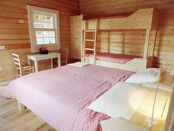 Dört Kişilik Oda, Ortak Banyo, Bahçe Manzaralı