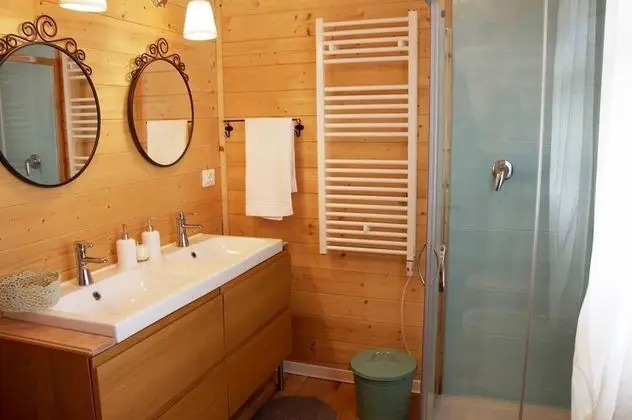 Wood Lodge, 4 Bedrooms, 2 Bathrooms, Garden View