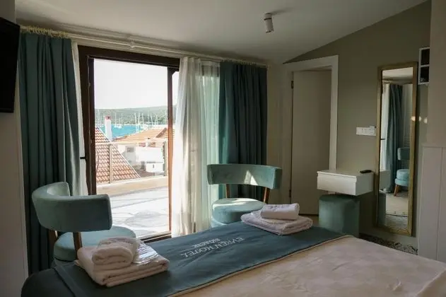 Standart Oda, Deniz Manzaralı, Jakuzili ve Teraslı