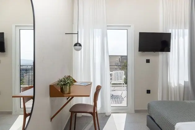 Tek Büyük veya İki Ayrı Yataklı Oda (Acropolis View)