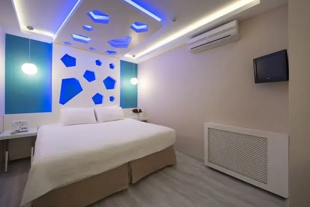 Üç Kişilik Oda