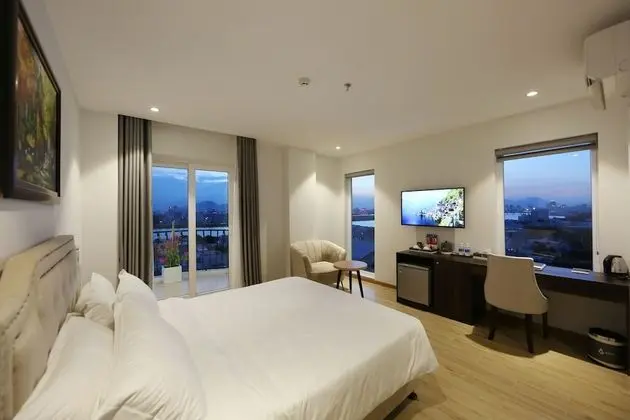 Premier Oda, Balkon, Nehir Manzaralı