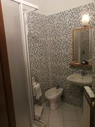 Basic Üç Kişilik Oda, Sigara İçilmez