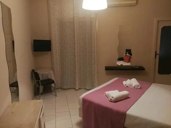 Basic Üç Kişilik Oda, Sigara İçilmez