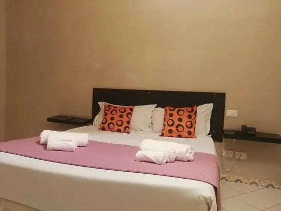 Basic Üç Kişilik Oda, Sigara İçilmez