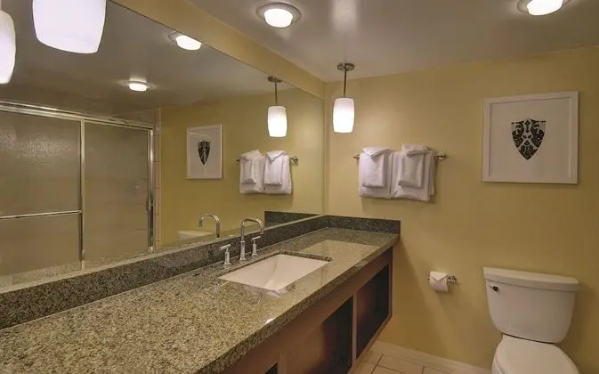 Resort Tower Two Queen Room