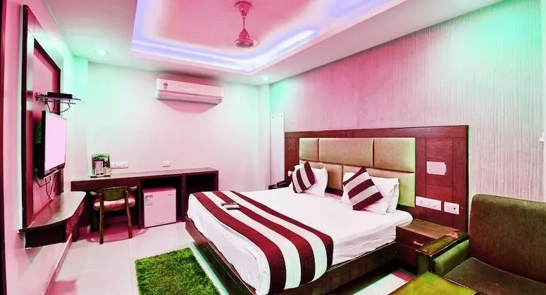 Deluxe Tek Büyük Yataklı Oda, Sigara İçilebilir, Şehir Manzaralı