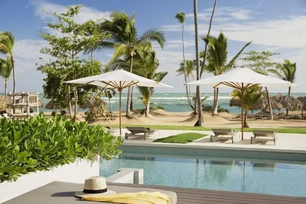 Excellence Club Beach Front Honeymoon Swim-up Suite