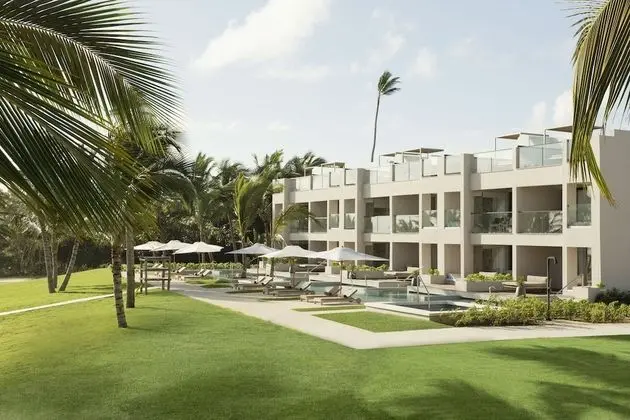Excellence Club Beach Front Honeymoon Swim-up Suite