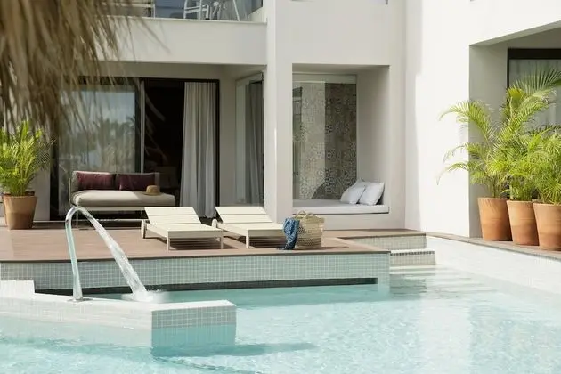 Excellence Club Honeymoon Swim-Up Suite