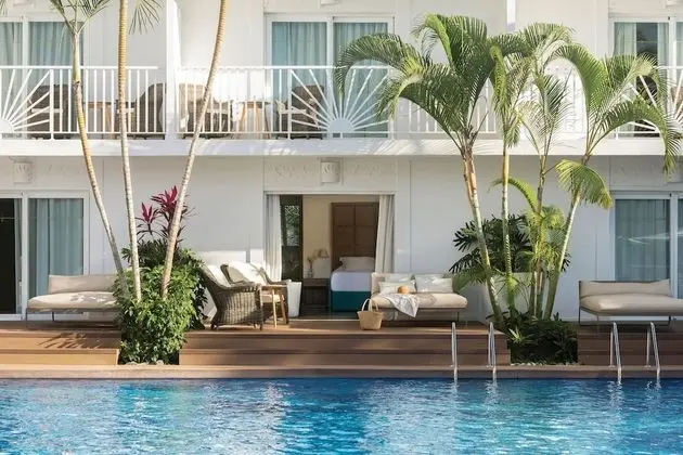 Junior Swim Up Suite