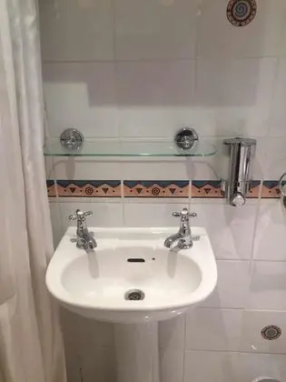 Economy Tek Büyük Yataklı Oda, Banyolu/Duşlu