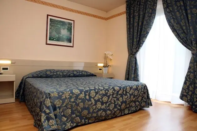 Standard Büyük Yataklı Tek Kişilik Oda