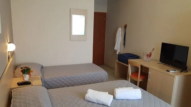 Üç Kişilik Oda, Deniz Manzaralı