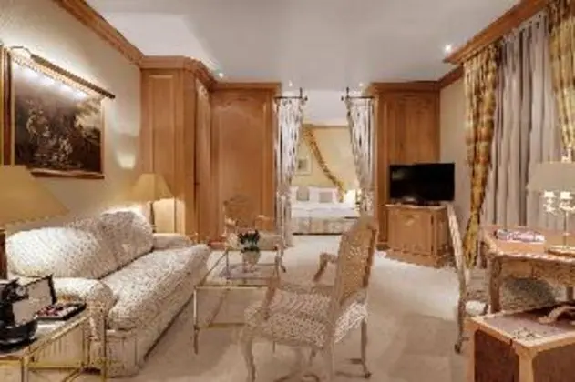 JUNIOR SUITE