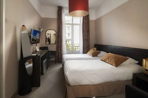 Tek Büyük veya İki Ayrı Yataklı Oda, Deniz Manzaralı