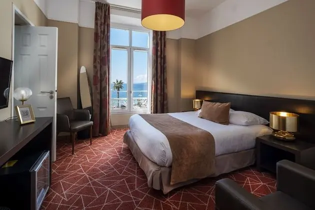 Tek Büyük veya İki Ayrı Yataklı Oda, Deniz Manzaralı