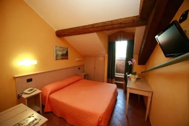 Economy Tek Büyük veya İki Ayrı Yataklı Oda