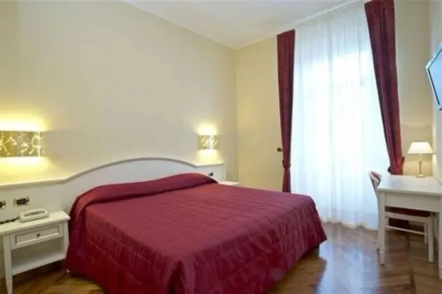 Tek Büyük veya İki Ayrı Yataklı Oda, Göl Manzaralı