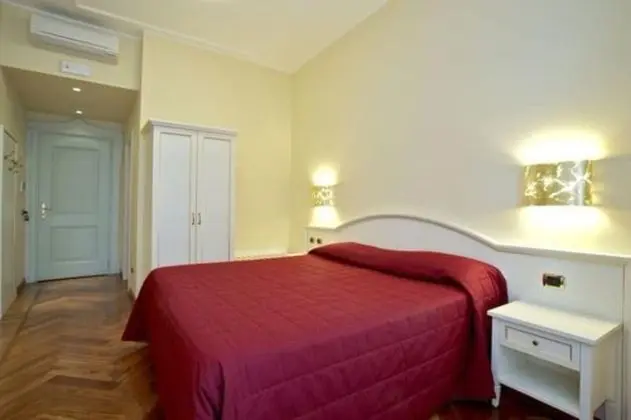 Tek Büyük veya İki Ayrı Yataklı Oda, Göl Manzaralı