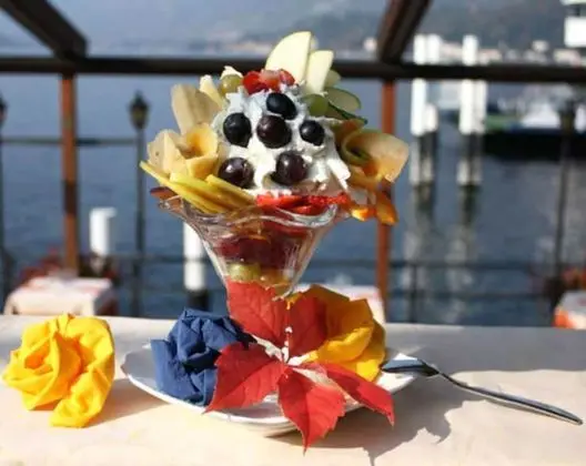 Tek Büyük veya İki Ayrı Yataklı Oda, Göl Manzaralı