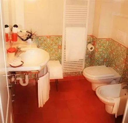 Tek Büyük veya İki Ayrı Yataklı Oda, Göl Manzaralı