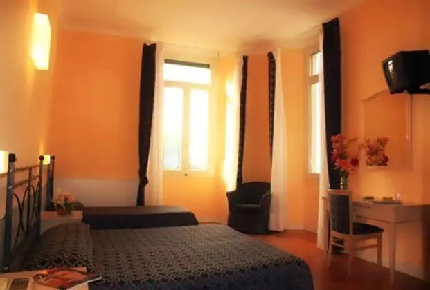 Üç Kişilik Oda, Göl Manzaralı