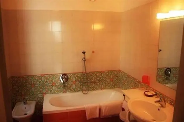 Üç Kişilik Oda, Göl Manzaralı