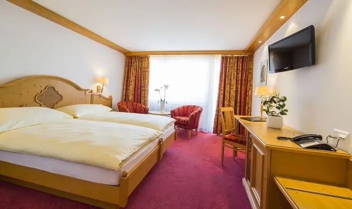 Deluxe Tek Büyük Yataklı Oda, 2 Tek Kişilik Yatak, Balkon, Dağ Manzaralı