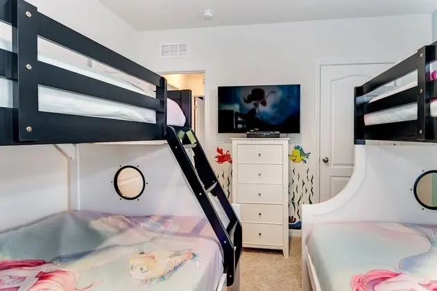 Villa (7041OAKWOOD)