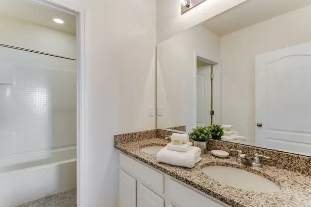 Villa (7041OAKWOOD)