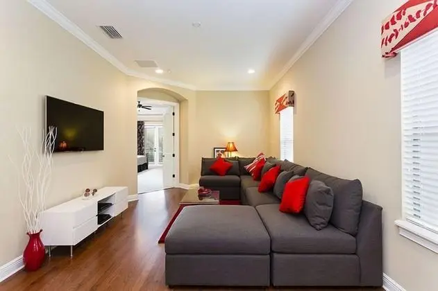 Villa (Exceptional 5 Bedroom Property On Reu)