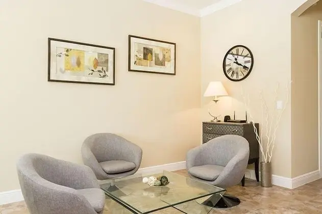 Villa (Exceptional 5 Bedroom Property On Reu)